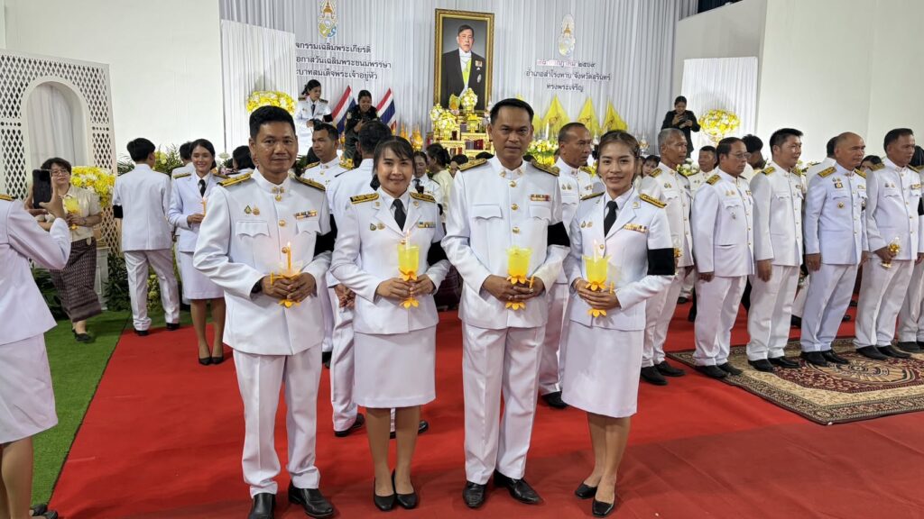 ร่วมพิธีจุดเทียนถวายพระพรชัยมงคล ร.10